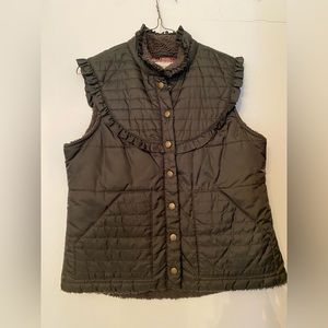 Cute ruffled vest